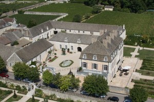 le-chateau-de-pommard-vu-du-ciel-moyen